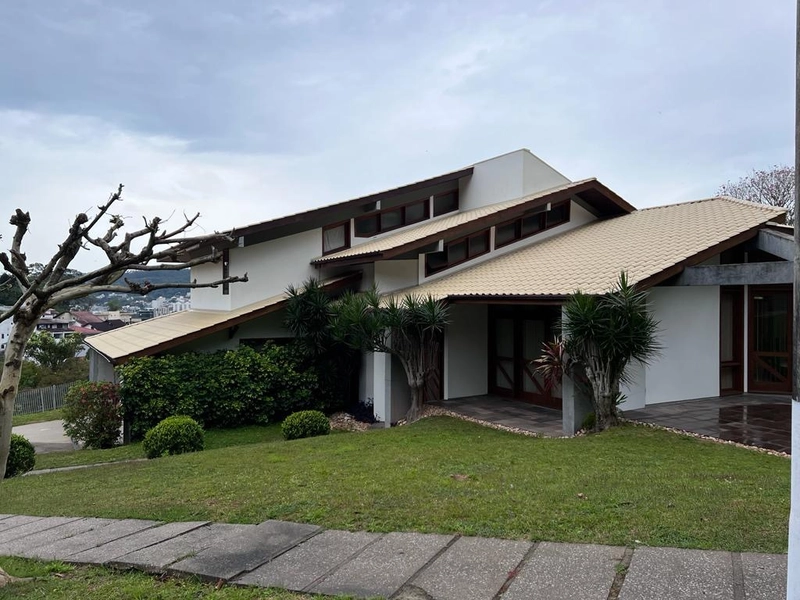 Casa Residencial com 5 dormitórios, sendo 1 suíte: 6ª foto da galeria de imagens do imóvel