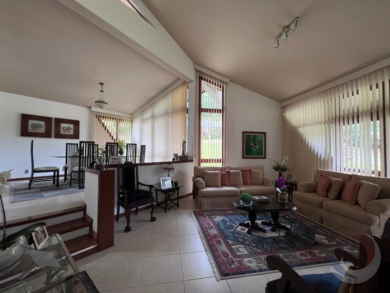 Casa Residencial com 5 dormitórios, sendo 1 suíte: 11ª foto da galeria de imagens do imóvel