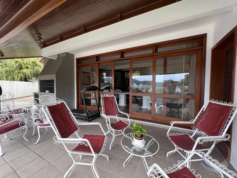 Casa Residencial com 5 dormitórios, sendo 1 suíte: 16ª foto da galeria de imagens do imóvel