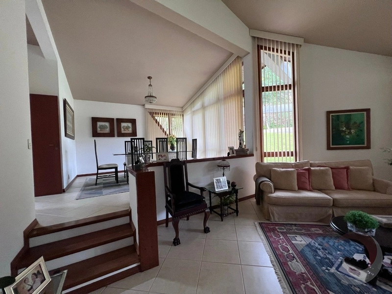 Casa Residencial com 5 dormitórios, sendo 1 suíte: 8ª foto da galeria de imagens do imóvel