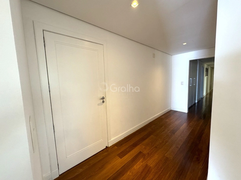Apartamento na Beira Mar com 4 suítes com closet e hidromassagem 316m²: 33ª foto da galeria de imagens do imóvel