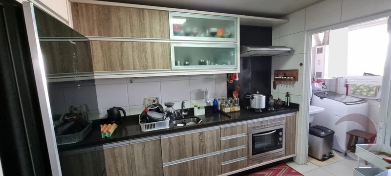 Apartamento em Coqueiros com 4 dormitórios, sendo 1 suíte e 2 vagas: 10ª foto da galeria de imagens do imóvel