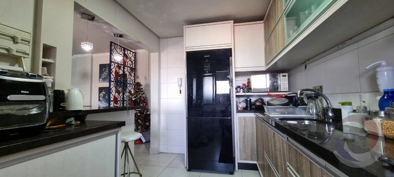 Apartamento em Coqueiros com 4 dormitórios, sendo 1 suíte e 2 vagas: 9ª foto da galeria de imagens do imóvel