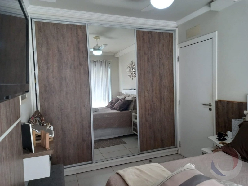 Apartamento em Coqueiros com 4 dormitórios, sendo 1 suíte e 2 vagas: 17ª foto da galeria de imagens do imóvel