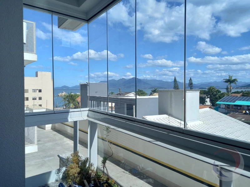 Apartamento em Coqueiros com 4 dormitórios, sendo 1 suíte e 2 vagas: 7ª foto da galeria de imagens do imóvel