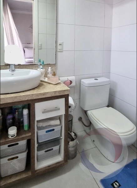 Apartamento em Coqueiros com 4 dormitórios, sendo 1 suíte e 2 vagas: 16ª foto da galeria de imagens do imóvel