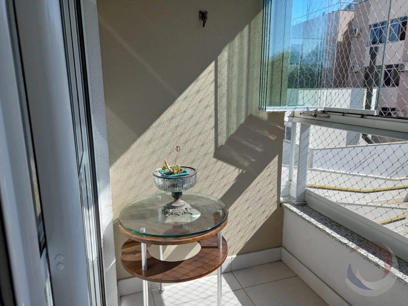 Apartamento em Coqueiros com 4 dormitórios, sendo 1 suíte e 2 vagas: 13ª foto da galeria de imagens do imóvel