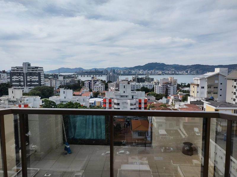 Apartamento em coqueiros com 03 dormitórios, sendo 01 suíte e 1 vaga: 2ª foto da galeria de imagens do imóvel