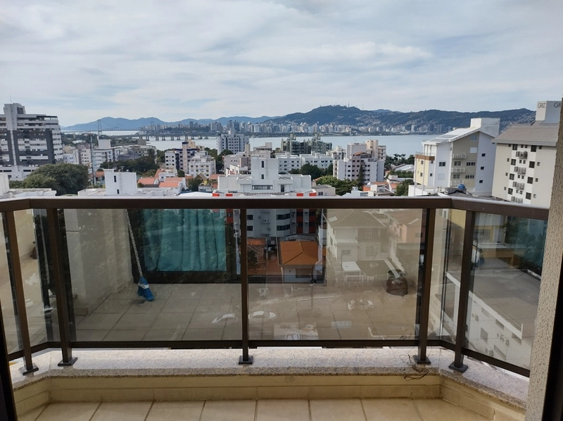 Apartamento em coqueiros com 03 dormitórios, sendo 01 suíte e 1 vaga: 3ª foto da galeria de imagens do imóvel