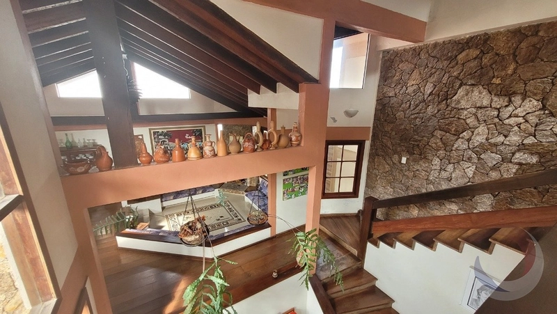 Casa Residencial em Coqueiros com 7 dormitórios 3 suítes 405 m²: 6ª foto da galeria de imagens do imóvel