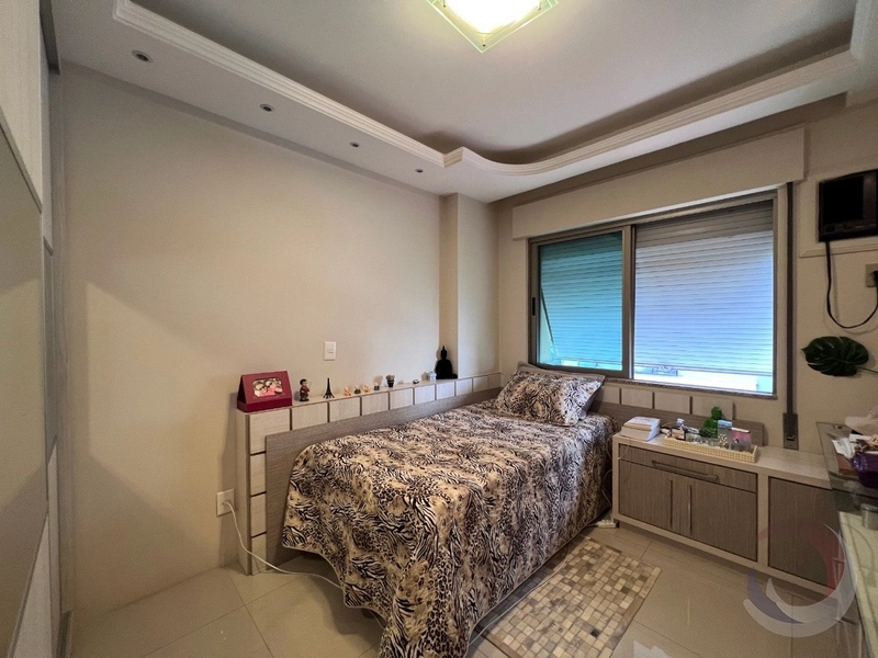 Apartamento na Beira Mar com 4 dormitórios 1 suítes 233 m²: 3ª foto da galeria de imagens do imóvel