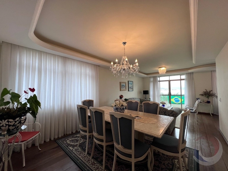 Apartamento na Beira Mar com 4 dormitórios 1 suítes 233 m²: 2ª foto da galeria de imagens do imóvel