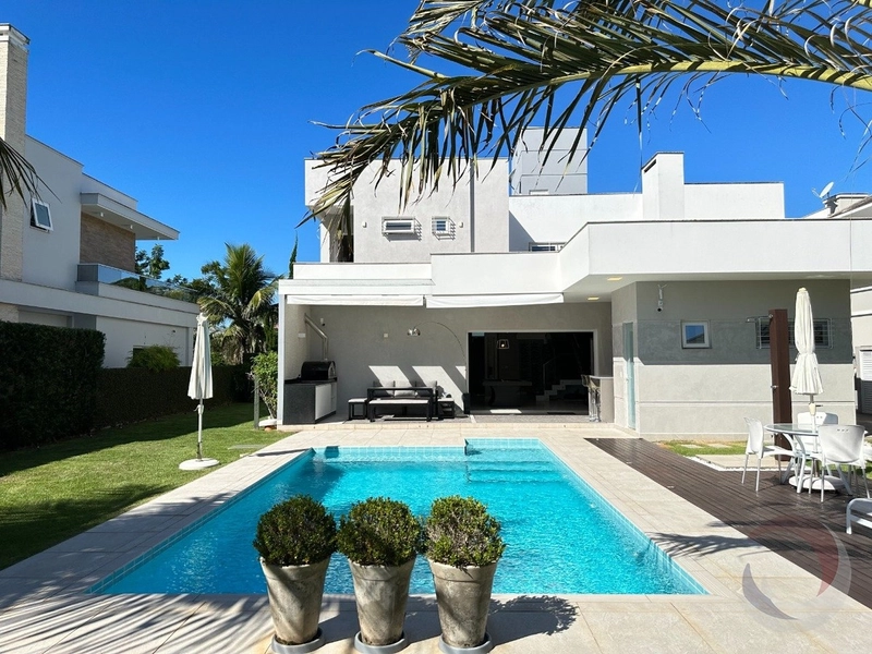 casa em Jurerê Internacional com 3 dormitórios 2 suítes - 330m²: 3ª foto da galeria de imagens do imóvel