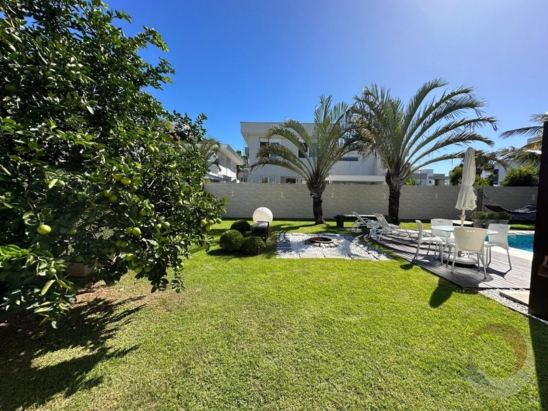 casa em Jurerê Internacional com 3 dormitórios 2 suítes - 330m²: 7ª foto da galeria de imagens do imóvel