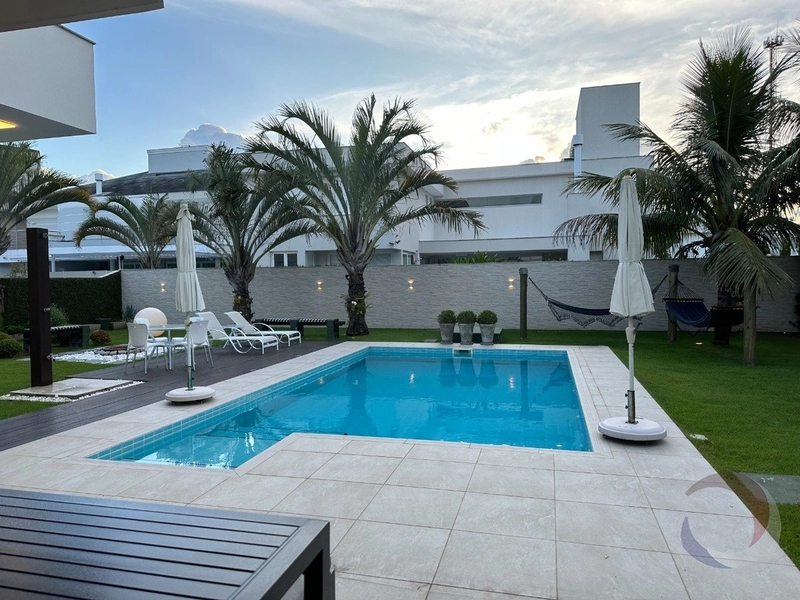 casa em Jurerê Internacional com 3 dormitórios 2 suítes - 330m²: 10ª foto da galeria de imagens do imóvel