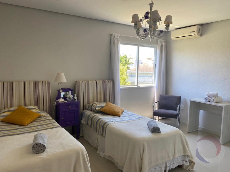 Casa em Condomínio Fechado em Jurerê com 4 suítes: 2ª foto da galeria de imagens do imóvel