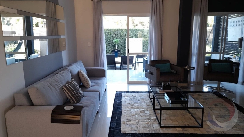 Casa em Condomínio Fechado em Jurerê com 4 suítes: 1ª foto da galeria de imagens do imóvel