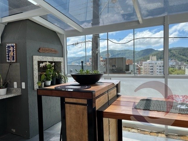 Casa no Córrego Grande com 4 dormitórios, sendo 3 suíte: 2ª foto da galeria de imagens do imóvel