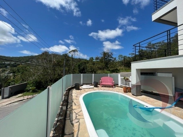 Casa no Córrego Grande com 4 dormitórios, sendo 3 suíte: 1ª foto da galeria de imagens do imóvel
