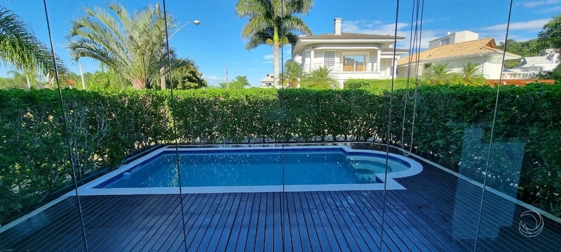 Casa em Condomínio fechado em Cacupé com 3 dormitórios 1 suíte e 2 vg: 8ª foto da galeria de imagens do imóvel
