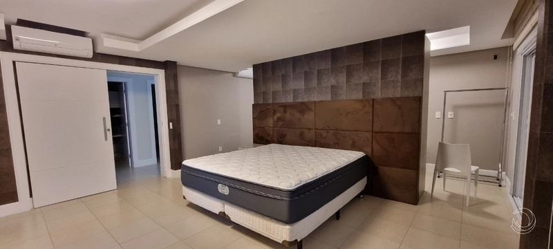 Casa em Condomínio fechado em Cacupé com 3 dormitórios 1 suíte e 2 vg: 32ª foto da galeria de imagens do imóvel