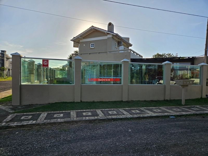 Maravilhosa casa no Capão Novo Village: 4ª foto da galeria de imagens do imóvel