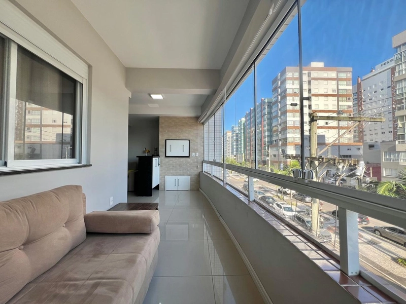 Apartamento com sacada de frente, na Avenida Ubirajara em Capão!: 2ª foto da galeria de imagens do imóvel