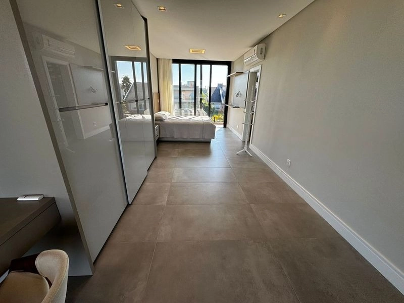 Residência de esquina, beira lago, 5 suítes, no MALIBU, em Xangri-Lá!: 28ª foto da galeria de imagens do imóvel