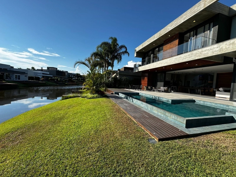 Residência de esquina, beira lago, 5 suítes, no MALIBU, em Xangri-Lá!: 36ª foto da galeria de imagens do imóvel
