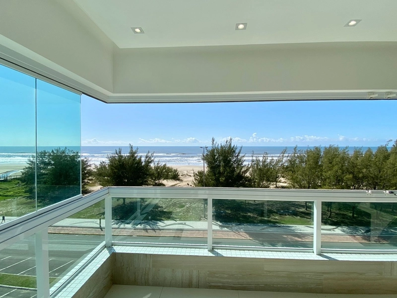 Apartamento BEIRA MAR, novo, mobiliado e decorado, em Capão da Canoa!: 1ª foto da galeria de imagens do imóvel