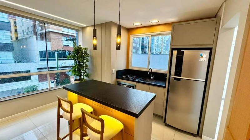 Lindo apartamento de frente, com terraço lateral, mobiliado em Capão!: 6ª foto da galeria de imagens do imóvel