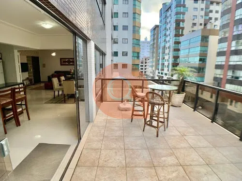 Apartamento com terraço de frente, próximo à Praça Bassani em Capão!: 1ª foto da galeria de imagens do imóvel