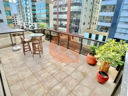 Apartamento com terraço de frente, próximo à Praça Bassani em Capão!: 3ª foto da galeria de imagens do imóvel
