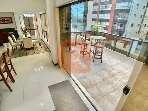 Apartamento com terraço de frente, próximo à Praça Bassani em Capão!: 2ª foto da galeria de imagens do imóvel