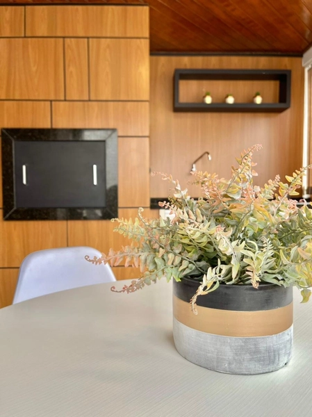 Apartamento com sacada de frente, perto da Praça Bassani, em Capão!: 3ª foto da galeria de imagens do imóvel