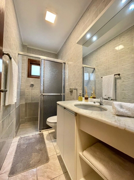 Apartamento com sacada de frente, perto da Praça Bassani, em Capão!: 17ª foto da galeria de imagens do imóvel