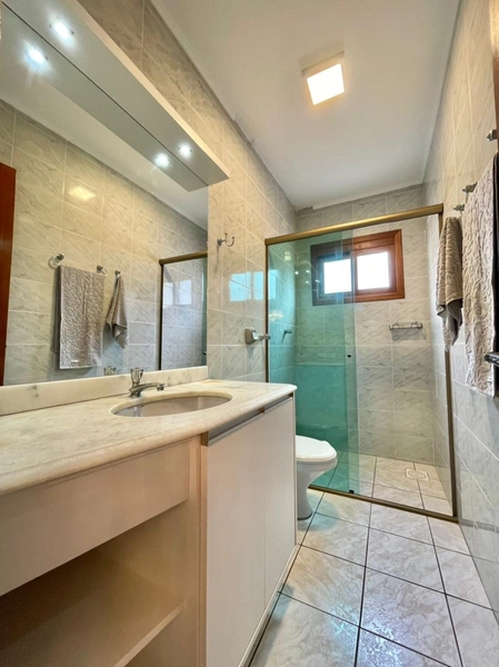 Apartamento com sacada de frente, perto da Praça Bassani, em Capão!: 20ª foto da galeria de imagens do imóvel