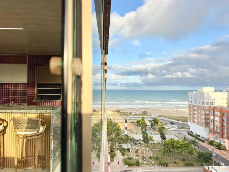 Amplo apartamento com sacadão com vista para o mar, no Centro: 5ª foto da galeria de imagens do imóvel