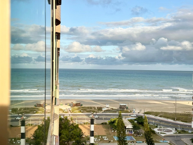 Amplo apartamento com sacadão com vista para o mar, no Centro: 2ª foto da galeria de imagens do imóvel