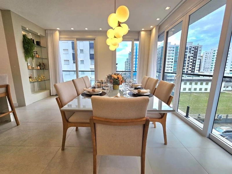 Apartamento com terraço de frente, 4 dormitórios e 2 box, em Capão!: 13ª foto da galeria de imagens do imóvel