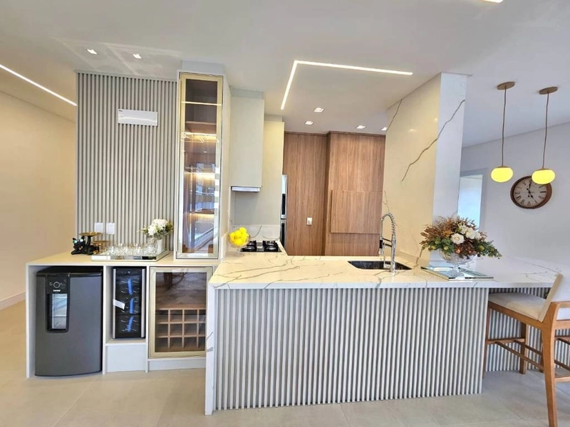 Apartamento com terraço de frente, 4 dormitórios e 2 box, em Capão!: 16ª foto da galeria de imagens do imóvel