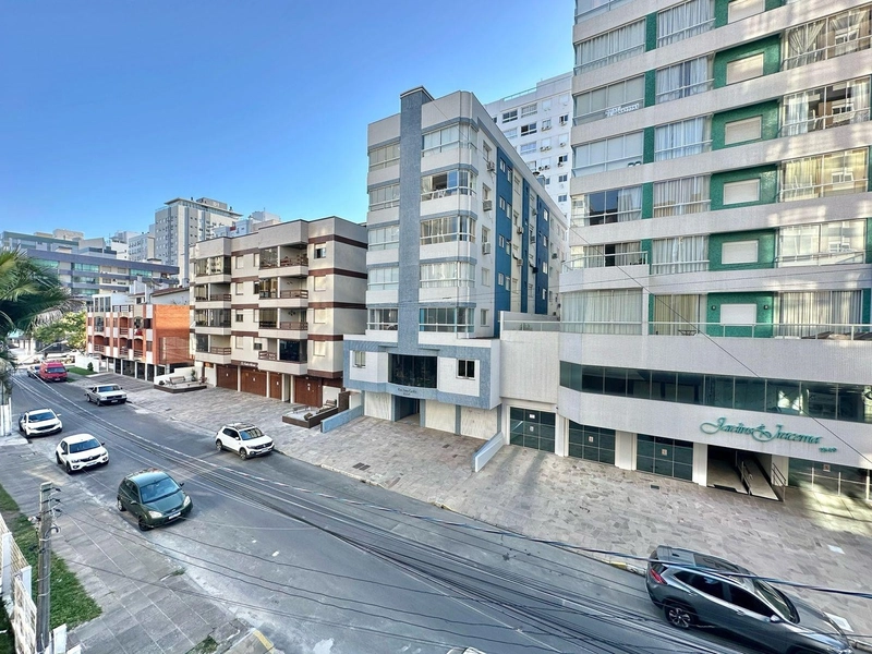Apartamento com sacada de frente, mobiliado e decorado, no Centro!: 6ª foto da galeria de imagens do imóvel