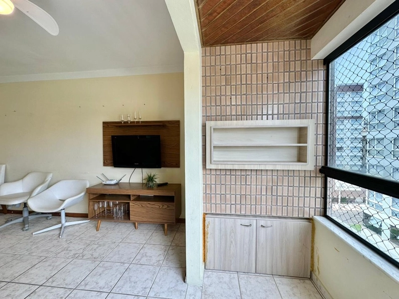 Apartamento com sacada de frente, 2 dormitórios, em Capão da Canoa!!: 3ª foto da galeria de imagens do imóvel