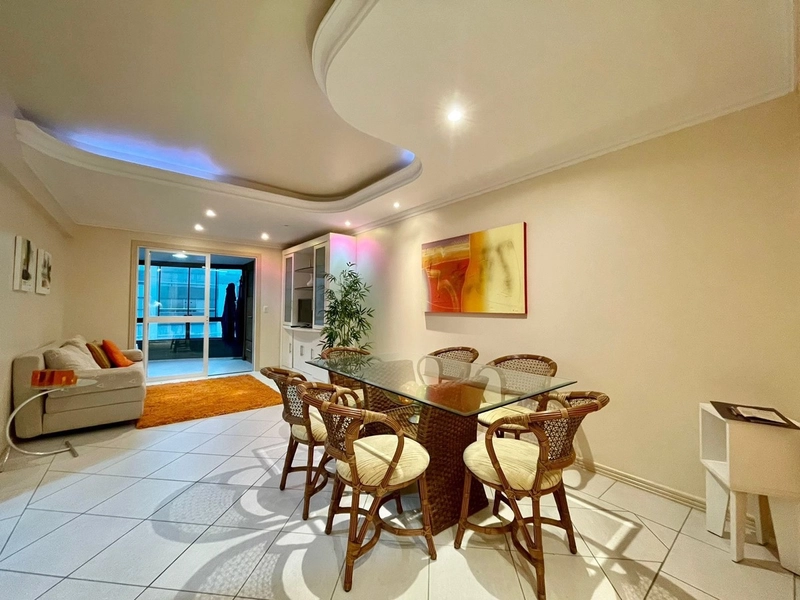 Apartamento com sacada com vista para o mar, na Av. Ubirajara!!: 1ª foto da galeria de imagens do imóvel