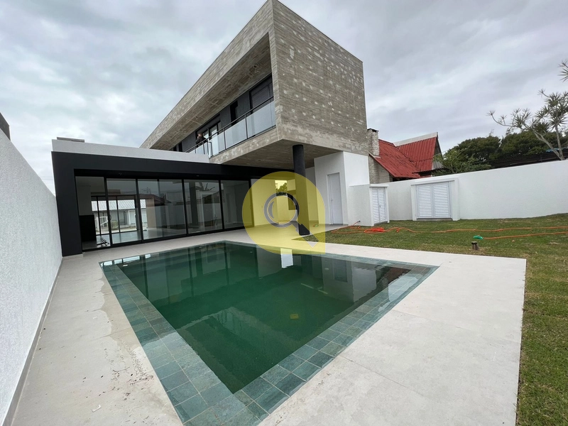 Residência 4 suítes, no Centro de Xangri-Lá, perto da praia!: 12ª foto da galeria de imagens do imóvel