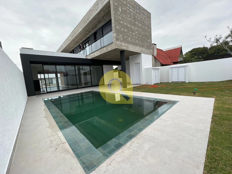 Residência 4 suítes, no Centro de Xangri-Lá, perto da praia!: 11ª foto da galeria de imagens do imóvel