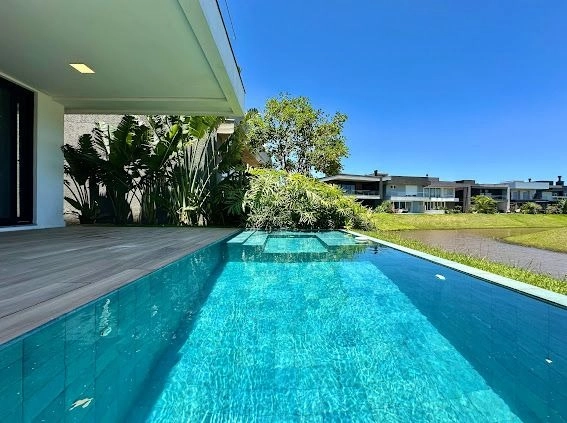Residência 4 suítes, nova, com piscina, beira lago, no Capão Ilhas!: 2ª foto da galeria de imagens do imóvel