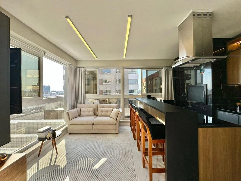 Apartamento de frente, 2 suítes, decorado, na Zona Nova, em Capão!: 1ª foto da galeria de imagens do imóvel