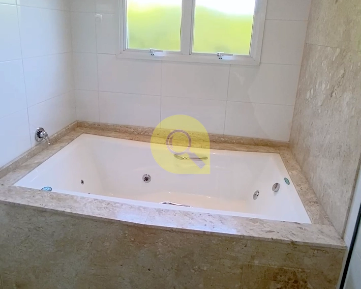 Residência plana, 4 suítes, com piscina, no Condomínio Malibu!: 17ª foto da galeria de imagens do imóvel