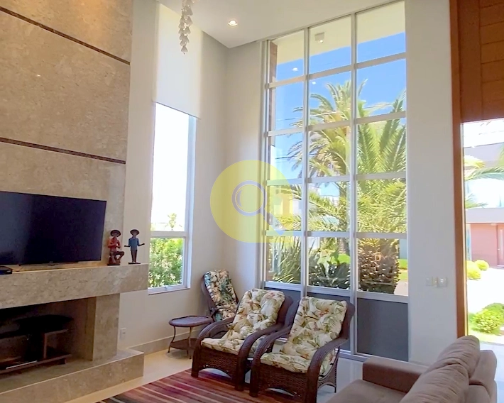 Residência plana, 4 suítes, com piscina, no Condomínio Malibu!: 2ª foto da galeria de imagens do imóvel